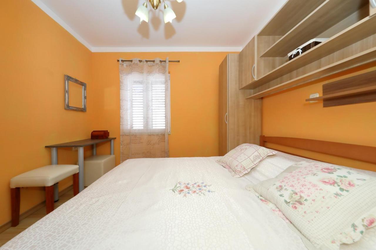 Simeone Apartment